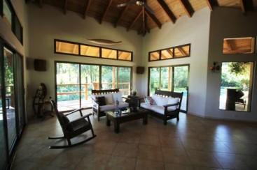 Individual family home with pool close to beach