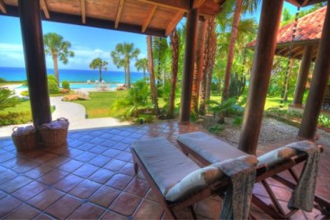 Beachfront Mansion with 5 bedrooms in a perfect location