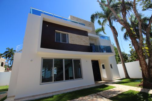 #9 New modern home in popular beachside gated community