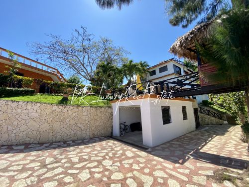 #15 Incredible oceanview villa with guesthouse in idyllic location