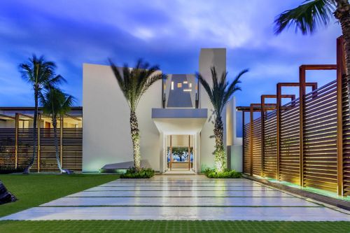 #2 Magnificent modern beachfront villa in prestigious location