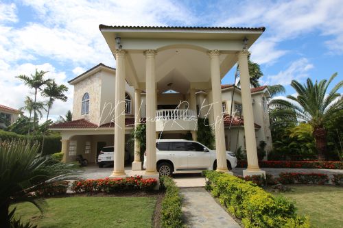 #4 Beautiful mansion located in Sabaneta
