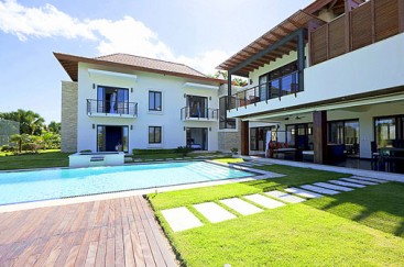 Luxury Bali Villa in Cabrera