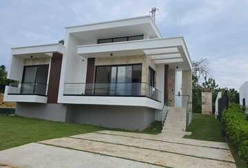 Brand-New Modern 3-Bedroom Villa