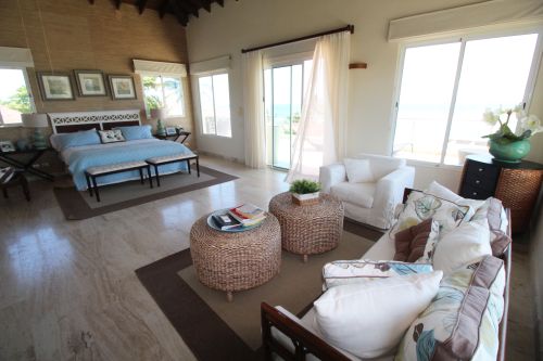 #1 Luxurious 6 bedroom beachfront penthouse in great location