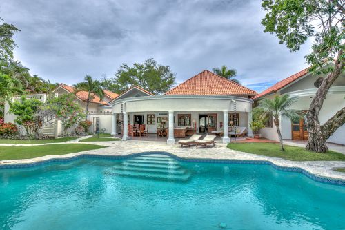 #6 Majestic Villa with Guesthouse and huge Swimming Pool