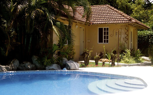 #1 Nice five bedroom villa with guesthouse close to the beach