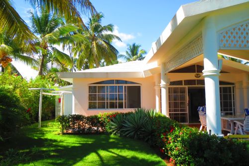 #5 Beachfront villa with separate guesthouse in gated community