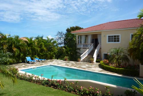 #0 Spacious three bedroom villa with separate apartment in gated community
