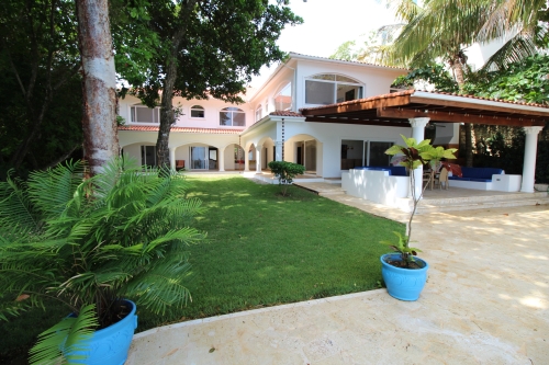 #14 Beachfront Villa with 5 bedrooms in Sosua
