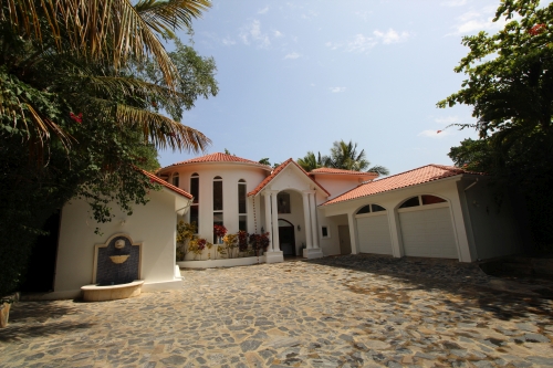 #1 Beachfront Villa with 5 bedrooms in Sosua