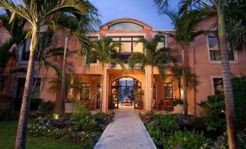 #1 Exquisite 14-Bedroom Beachfront Mansion in Orchid Bay Estates, Cabrera