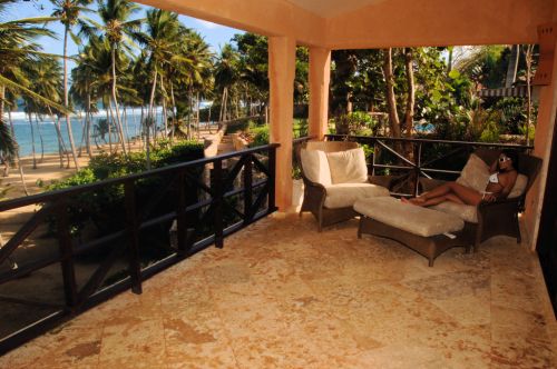 #5 Exquisite 14-Bedroom Beachfront Mansion in Orchid Bay Estates, Cabrera