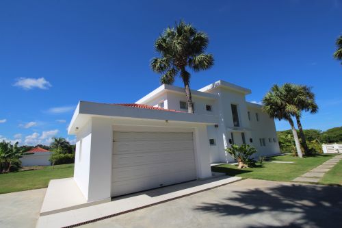 #3 Beautiful modern villa in secure beachfront community