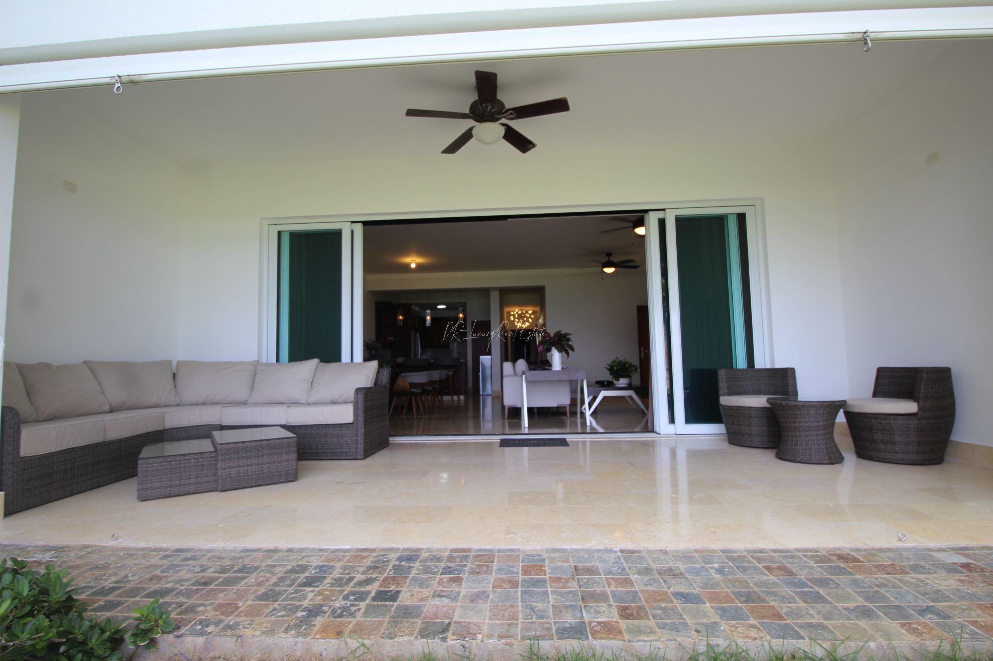 #14 Beautiful modern beachfront condo with 3 bedrooms