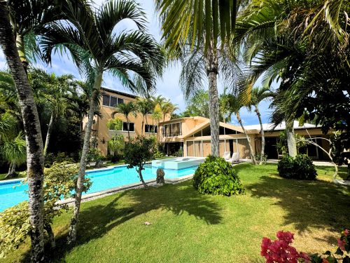 #4 Spectacular Hilltop Ocean View Mansion 