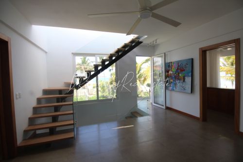 #12 Kite Beach House - Modern Beachfront Home