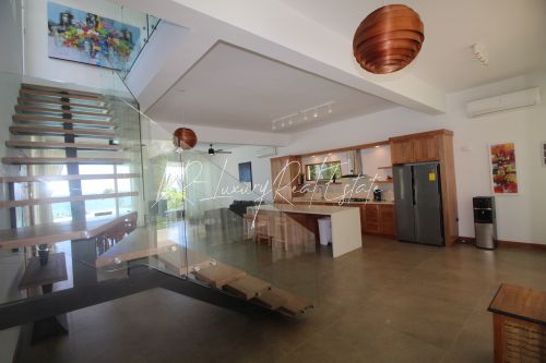 #13 Kite Beach House - Modern Beachfront Home