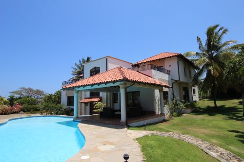 #18 Mansion with 6 Bedrooms and over 11000 sq ft living area Sosua