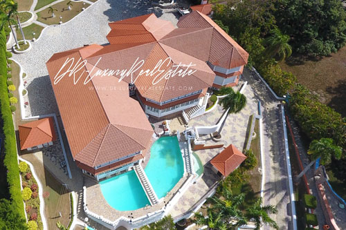 #0 Exclusive mansion with great views in gated community